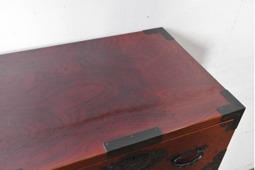 和製ヴィンテージ　美品　仙台箪笥　金具師 八重樫今朝吉作　木地呂塗り　牡丹の大きな手打ち金具が趣深い衣装箪笥　(R-091477)