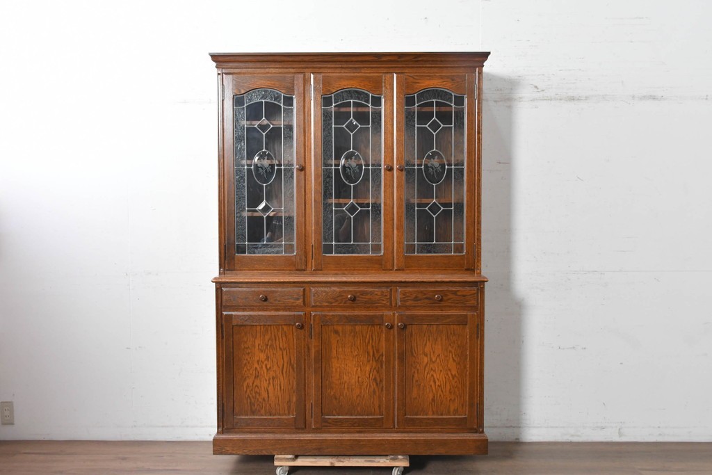 中古　美品　三越家具 COUNTRY HOUSE(カントリーハウス)　Brugge(ブルージュ)　バラをあしらったステンドグラスが上品な食器棚　(R-091478)
