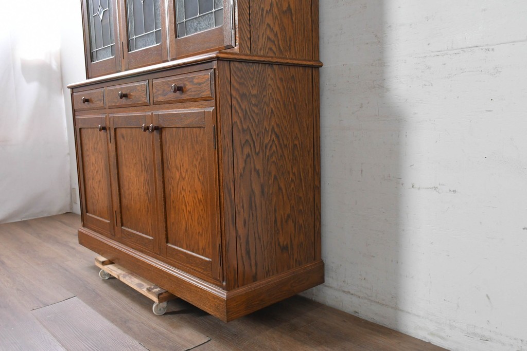 中古　美品　三越家具 COUNTRY HOUSE(カントリーハウス)　Brugge(ブルージュ)　バラをあしらったステンドグラスが上品な食器棚　(R-091478)