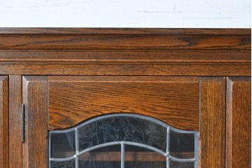中古　美品　三越家具 COUNTRY HOUSE(カントリーハウス)　Brugge(ブルージュ)　バラをあしらったステンドグラスが上品な食器棚　(R-091478)