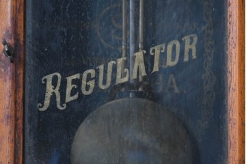 和製アンティーク　明治から大正期　精工舎(SEIKOSHA、セイコー)　REGULATOR　丸い時計枠と挽物装飾がレトロな壁掛け時計　(R-091479)