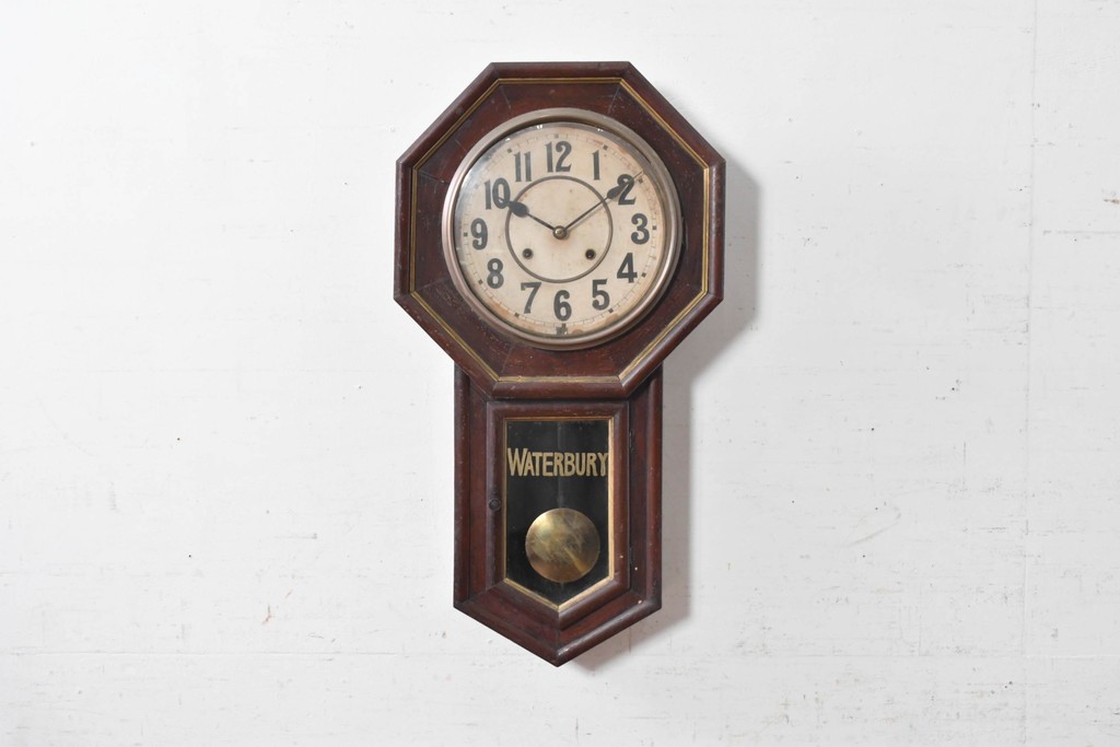 アメリカアンティーク　1910年頃　WATERBURY CLOCK CO.(ウォーターベリー)　深い色合いと金色の組み合わせがお洒落な八角壁掛け時計　(R-091483)