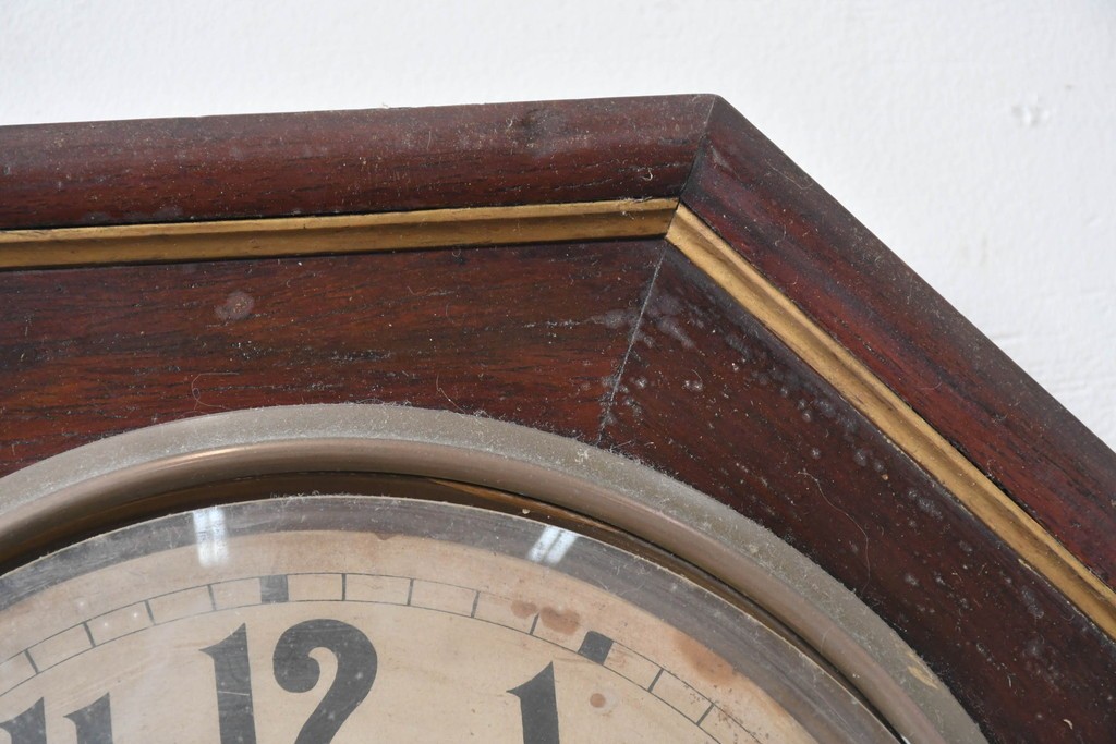 アメリカアンティーク　1910年頃　WATERBURY CLOCK CO.(ウォーターベリー)　深い色合いと金色の組み合わせがお洒落な八角壁掛け時計　(R-091483)