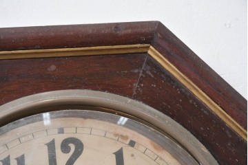 アメリカアンティーク　1910年頃　WATERBURY CLOCK CO.(ウォーターベリー)　深い色合いと金色の組み合わせがお洒落な八角壁掛け時計　(R-091483)