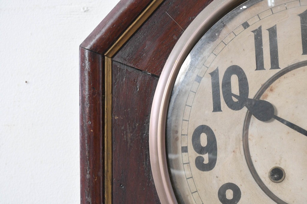 アメリカアンティーク　1910年頃　WATERBURY CLOCK CO.(ウォーターベリー)　深い色合いと金色の組み合わせがお洒落な八角壁掛け時計　(R-091483)