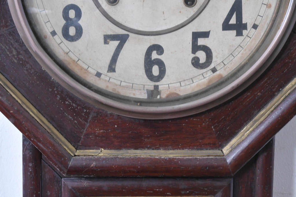 アメリカアンティーク　1910年頃　WATERBURY CLOCK CO.(ウォーターベリー)　深い色合いと金色の組み合わせがお洒落な八角壁掛け時計　(R-091483)