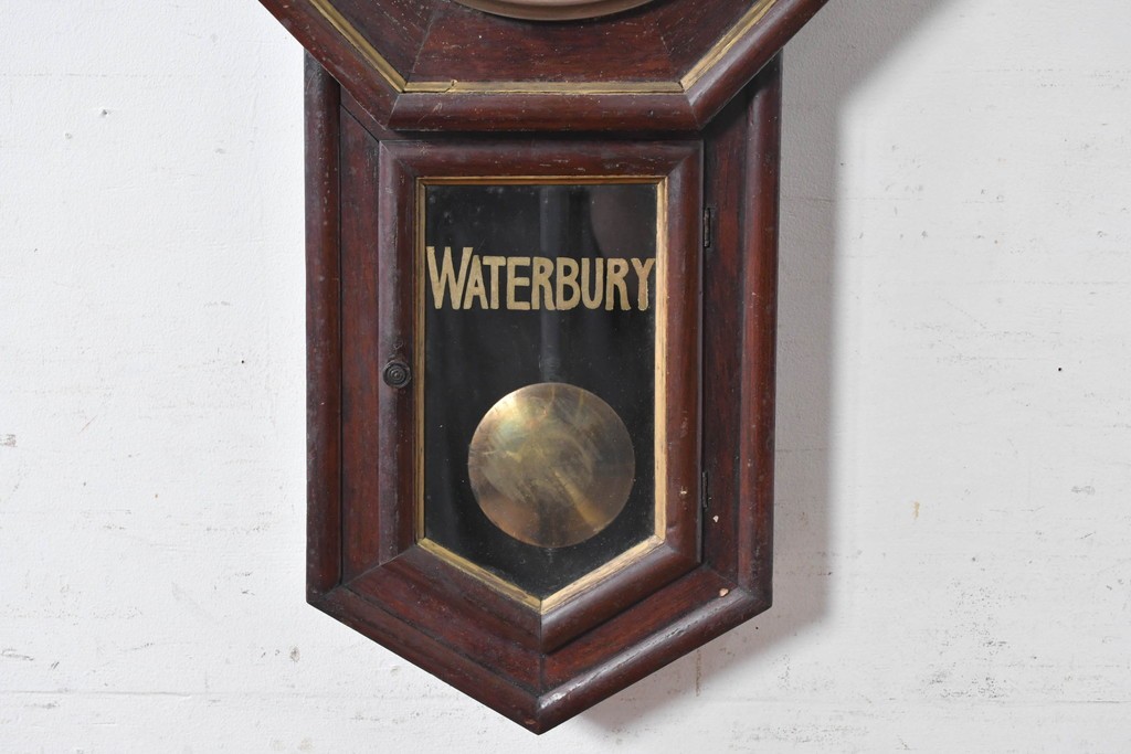 アメリカアンティーク　1910年頃　WATERBURY CLOCK CO.(ウォーターベリー)　深い色合いと金色の組み合わせがお洒落な八角壁掛け時計　(R-091483)