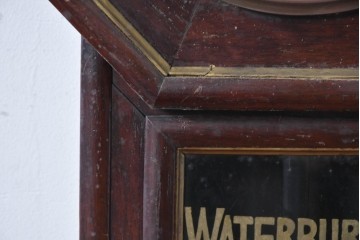 アメリカアンティーク　1910年頃　WATERBURY CLOCK CO.(ウォーターベリー)　深い色合いと金色の組み合わせがお洒落な八角壁掛け時計　(R-091483)