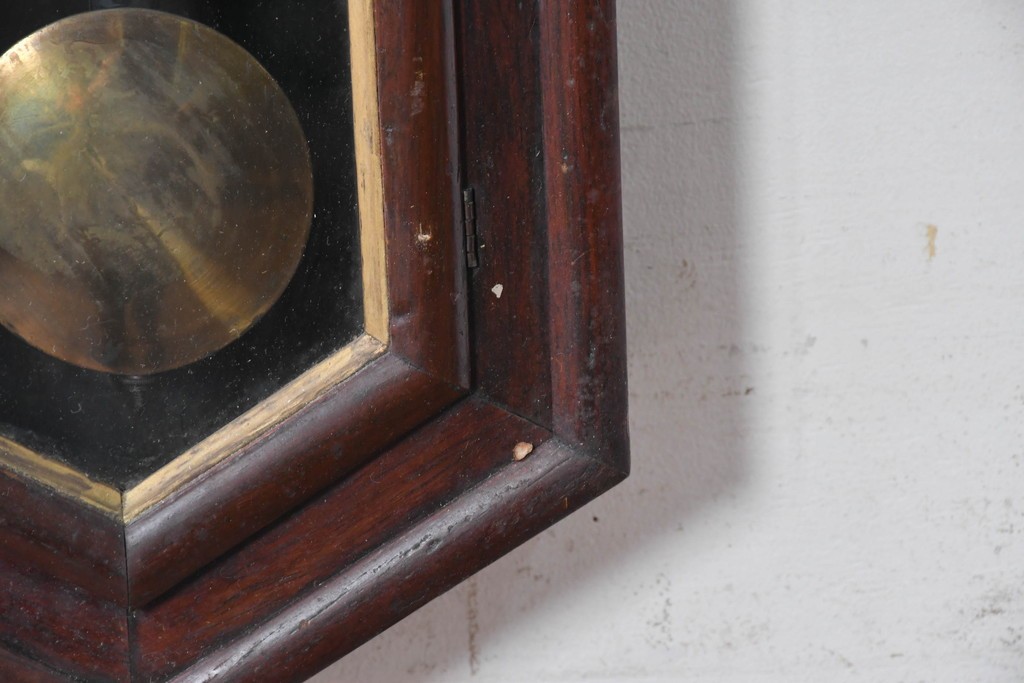 アメリカアンティーク　1910年頃　WATERBURY CLOCK CO.(ウォーターベリー)　深い色合いと金色の組み合わせがお洒落な八角壁掛け時計　(R-091483)