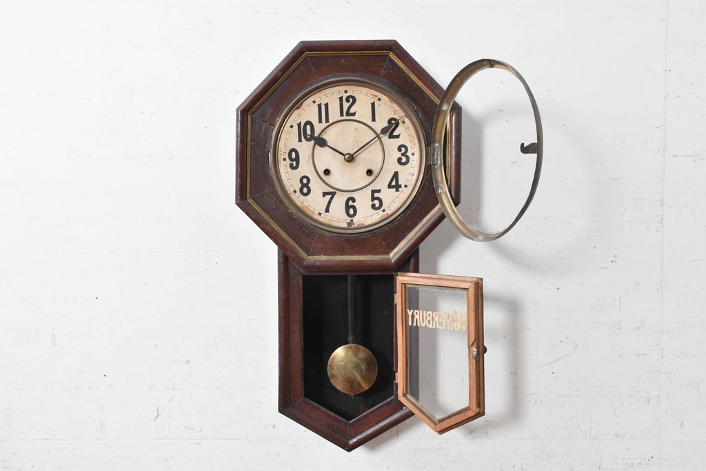 アメリカアンティーク　1910年頃　WATERBURY CLOCK CO.(ウォーターベリー)　深い色合いと金色の組み合わせがお洒落な八角壁掛け時計　(R-091483)