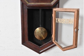 アメリカアンティーク　1910年頃　WATERBURY CLOCK CO.(ウォーターベリー)　深い色合いと金色の組み合わせがお洒落な八角壁掛け時計　(R-091483)