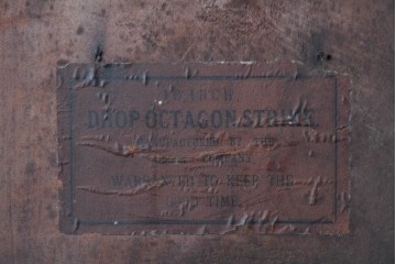アメリカアンティーク　1910年頃　WATERBURY CLOCK CO.(ウォーターベリー)　深い色合いと金色の組み合わせがお洒落な八角壁掛け時計　(R-091483)