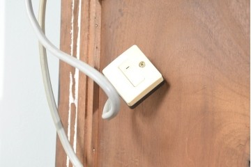 ヨーロッパヴィンテージ　17世紀英国伝統スタイル　ジャコビアン様式　スツール2脚付き　ステンドグラス入りバーカウンター　(R-091485)