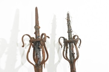 イギリスアンティーク　1820年から1840年頃　ガーデンアイテムにおすすめ!　古びたアイアンの質感が味わい深い支柱2本セット　(R-091491)