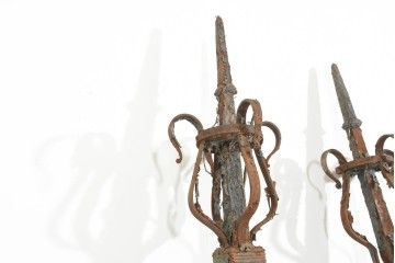 イギリスアンティーク　1820年から1840年頃　ガーデンアイテムにおすすめ!　古びたアイアンの質感が味わい深い支柱2本セット　(R-091493)