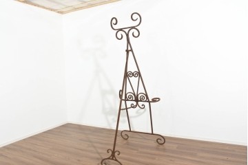 【簡易リペア限定品】　ヨーロッパヴィンテージ　1950年頃　渦巻き装飾が目を引く大型アイアンイーゼル　※ディスプレイ用　(R-091506)