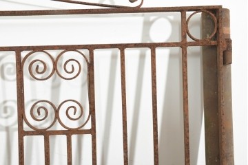 イギリスヴィンテージ建具　1950年頃　アイアン　錆びた風合いと渦巻き状の装飾が味わい深いアイアンゲート1枚　(R-091513)