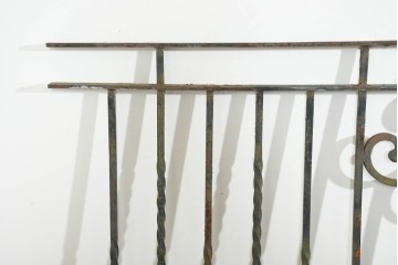 イギリスヴィンテージ建具　1960年頃　曲線装飾と植物モチーフが優雅なアイアンフェンス1枚　(R-091514)