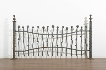 ヨーロッパヴィンテージ建具　1970年頃　結び目のような装飾が個性的!　アール・ヌーヴォーデザインのアイアンフェンス1枚　(R-091524)