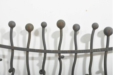 ヨーロッパヴィンテージ建具　1970年頃　結び目のような装飾が個性的!　アール・ヌーヴォーデザインのアイアンフェンス1枚　(R-091524)