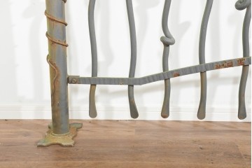 ヨーロッパヴィンテージ建具　1970年頃　結び目のような装飾が個性的!　アール・ヌーヴォーデザインのアイアンフェンス1枚　(R-091524)