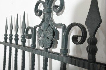 イギリスヴィンテージ建具　アイアン　槍のような意匠がクラシカルなフェンス1枚　(R-091527)