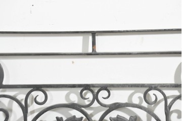 ヨーロッパヴィンテージ建具　アイアン　大きく広がるスクロールとアカンサスリーフがクラシカルなフェンス1枚　(R-091532)