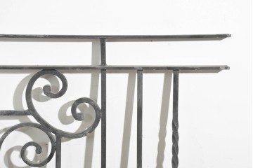 ヨーロッパヴィンテージ建具　アイアン　大きく広がるスクロールとアカンサスリーフがクラシカルなフェンス1枚　(R-091532)