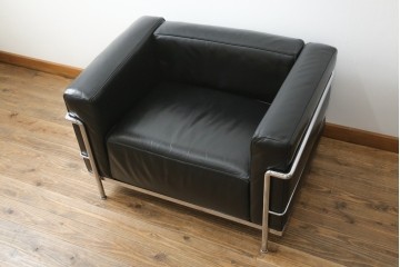 中古　イタリア製　Cassina(カッシーナ)　ル・コルビュジエ(Le Corbusier)　LC3　DURABLE(デュラーブル)　1人掛けソファ　(R-091548)