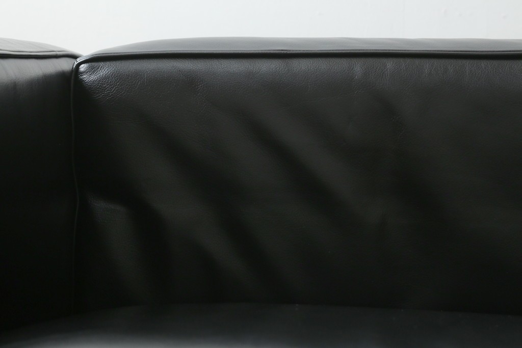 中古　イタリア製　Cassina(カッシーナ)　ル・コルビュジエ(Le Corbusier)　LC3　DURABLE(デュラーブル)　1人掛けソファ　(R-091548)