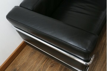 中古　イタリア製　Cassina(カッシーナ)　ル・コルビュジエ(Le Corbusier)　LC3　DURABLE(デュラーブル)　1人掛けソファ　(R-091548)