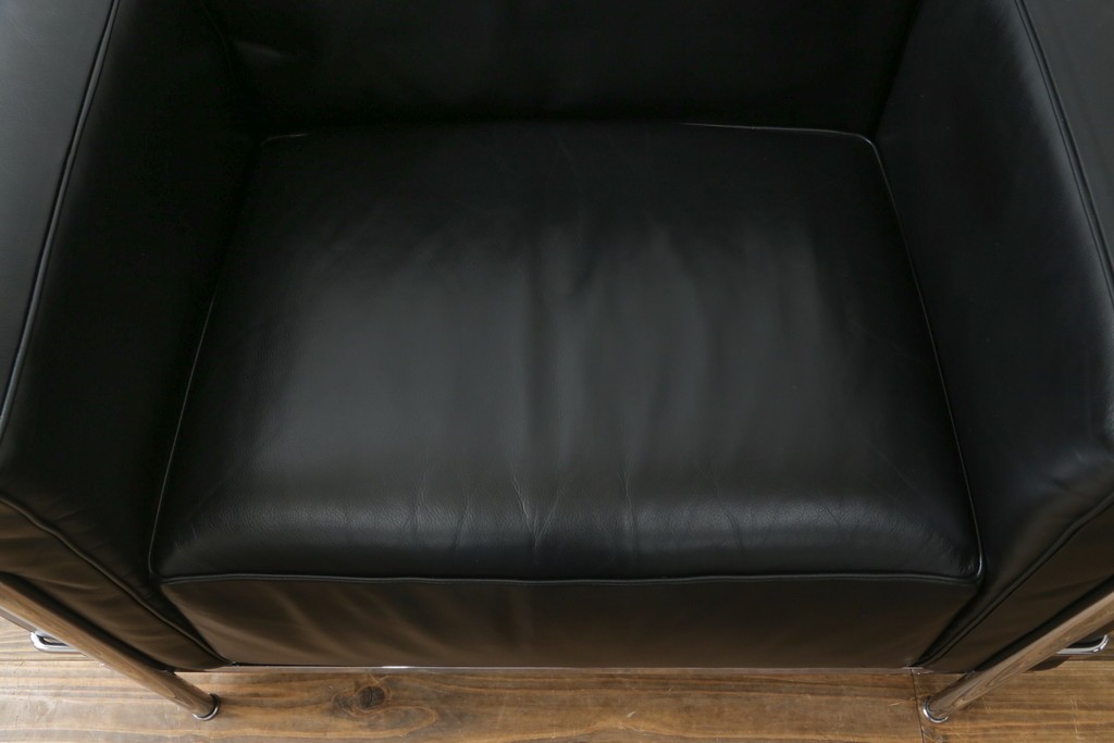 中古　イタリア製　Cassina(カッシーナ)　ル・コルビュジエ(Le Corbusier)　LC3　DURABLE(デュラーブル)　1人掛けソファ　(R-091548)