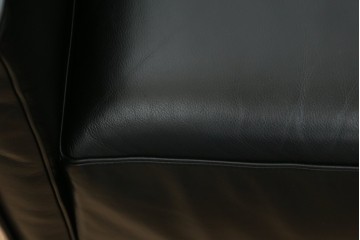中古　イタリア製　Cassina(カッシーナ)　ル・コルビュジエ(Le Corbusier)　LC3　DURABLE(デュラーブル)　1人掛けソファ　(R-091548)