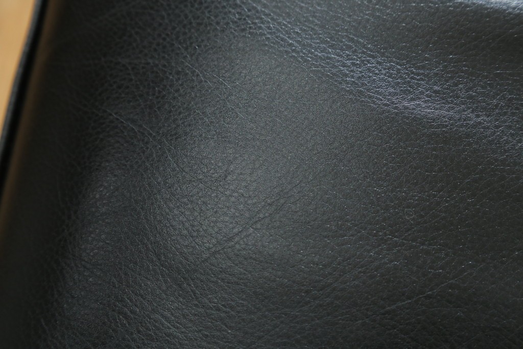 中古　イタリア製　Cassina(カッシーナ)　ル・コルビュジエ(Le Corbusier)　LC3　DURABLE(デュラーブル)　1人掛けソファ　(R-091548)