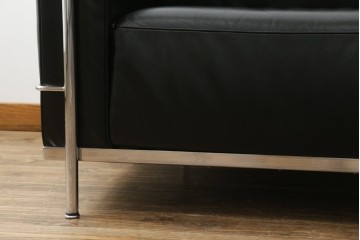 中古　イタリア製　Cassina(カッシーナ)　ル・コルビュジエ(Le Corbusier)　LC3　DURABLE(デュラーブル)　1人掛けソファ　(R-091548)