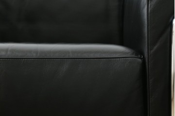 中古　イタリア製　Cassina(カッシーナ)　ル・コルビュジエ(Le Corbusier)　LC3　DURABLE(デュラーブル)　1人掛けソファ　(R-091548)