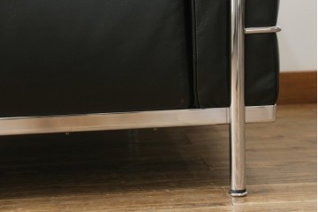 中古　イタリア製　Cassina(カッシーナ)　ル・コルビュジエ(Le Corbusier)　LC3　DURABLE(デュラーブル)　1人掛けソファ　(R-091548)