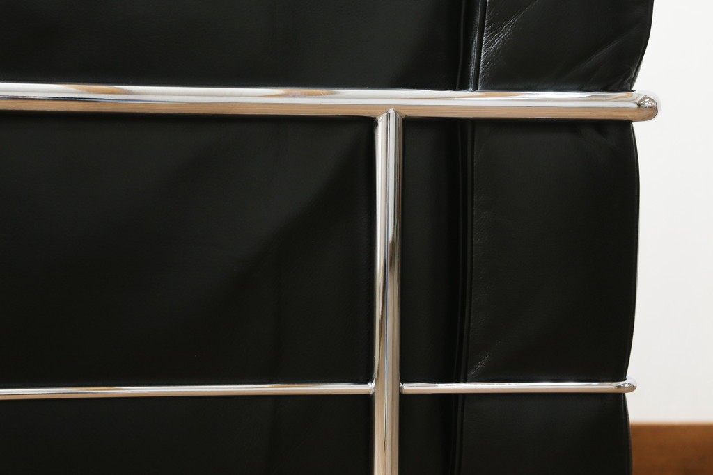 中古　イタリア製　Cassina(カッシーナ)　ル・コルビュジエ(Le Corbusier)　LC3　DURABLE(デュラーブル)　1人掛けソファ　(R-091548)