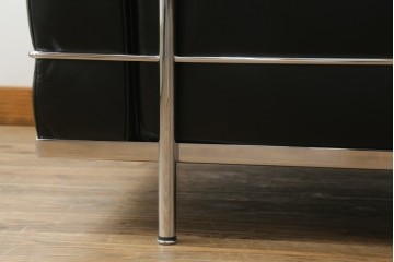 中古　イタリア製　Cassina(カッシーナ)　ル・コルビュジエ(Le Corbusier)　LC3　DURABLE(デュラーブル)　1人掛けソファ　(R-091548)