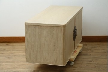 《天板取り付け加工費込み》　中古　伝統工芸士 坂内純一作　加茂桐箪笥　梅の花文様の金具が上品な着物箪笥　(R-091550)