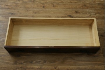 中古　南部箪笥　欅(ケヤキ)材　桐紋の飾り金具が美しい車箪笥　(R-091558)