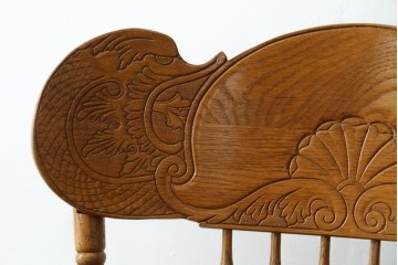 中古　美品　Shin-Lee(シンリー)　細やかな彫刻とスピンドル装飾が華やかなロッキングチェア　(R-091561)