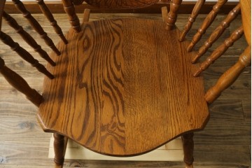 中古　美品　Shin-Lee(シンリー)　細やかな彫刻とスピンドル装飾が華やかなロッキングチェア　(R-091561)