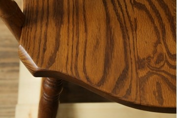 中古　美品　Shin-Lee(シンリー)　細やかな彫刻とスピンドル装飾が華やかなロッキングチェア　(R-091561)