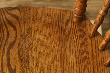 中古　美品　Shin-Lee(シンリー)　細やかな彫刻とスピンドル装飾が華やかなロッキングチェア　(R-091561)