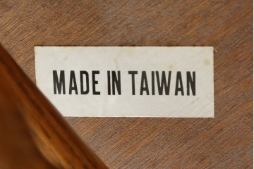 中古　美品　Shin-Lee(シンリー)　細やかな彫刻とスピンドル装飾が華やかなロッキングチェア　(R-091561)