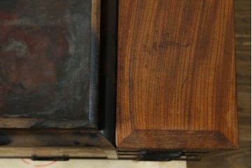 和製ヴィンテージ　大正から昭和初期　欅(ケヤキ)材　豊かな木目を楽しめる長火鉢　(R-091564)