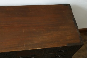 和製アンティーク　明治期から大正期　松に鶴や波に亀など吉祥図を施した装飾金具のローチェスト　(R-091567)