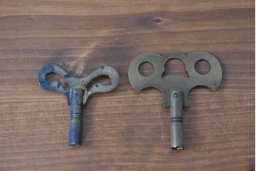 和製アンティーク　大正から昭和初期　REGULATOR　八角形のケースとローマ数字がレトロな壁掛け時計　(R-091568)