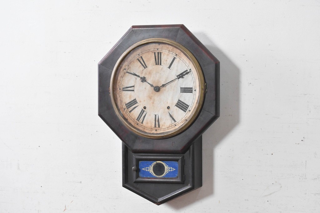 アメリカアンティーク　1900年頃　New Haven Clock Co.(ニューヘブン社)　青と金色の装飾が目を引くクラシカルな壁掛け時計　(R-091569)